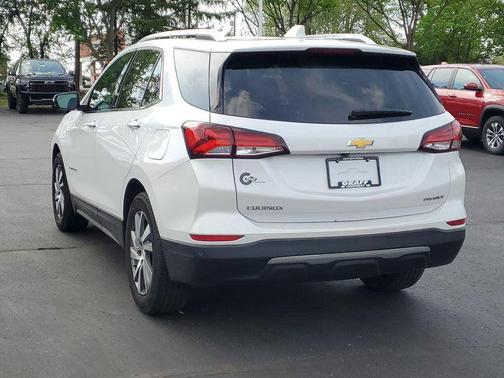 Iridescent Pearl Tricoat 2023 Chevrolet Equinox Premier w/1LZ