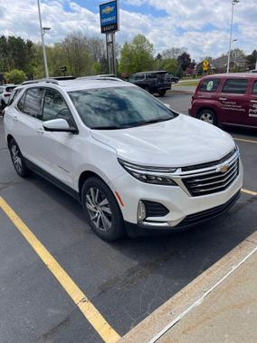 Iridescent Pearl Tricoat 2023 Chevrolet Equinox Premier w/1LZ