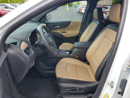 Iridescent Pearl Tricoat 2023 Chevrolet Equinox Premier w/1LZ