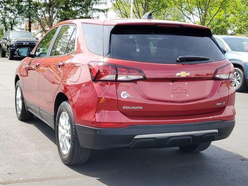 Radiant Red Tintcoat 2024 Chevrolet Equinox 1LT