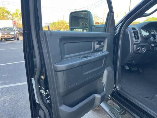 Diamond Black Crystal Pearlcoat 2026 RAM 2500 Tradesman Crew Cab 4x4 6'4' Box