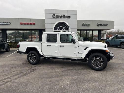 Bright White Clearcoat 2026 Jeep Gladiator Sahara 4x4