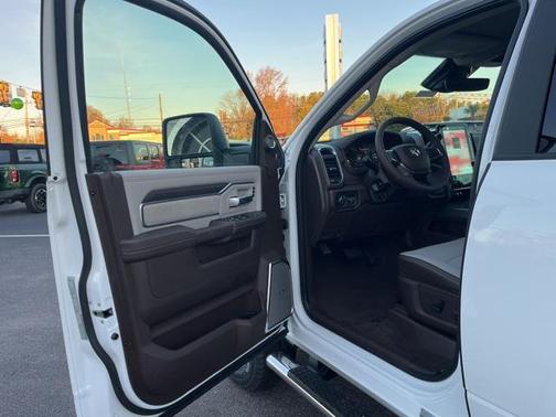 2026 RAM 2500 Laramie Crew Cab 4x4 6'4' Box