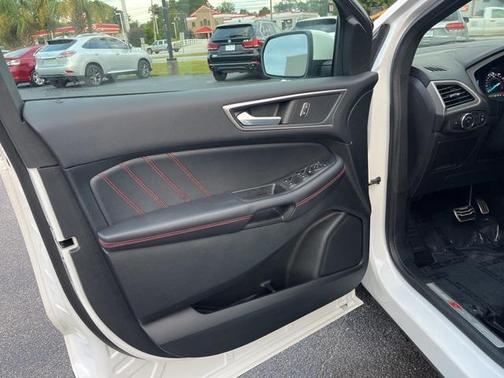 2022 Ford Edge ST Line