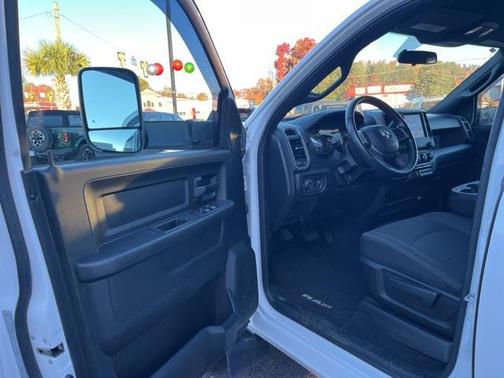 2021 RAM 3500 Tradesman Crew Cab 4x4 8' Box