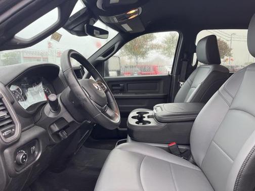 2025 RAM 2500 Tradesman Crew Cab 4x4 6'4' Box