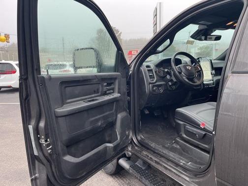 2025 RAM 2500 Tradesman Crew Cab 4x4 6'4' Box