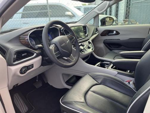 2024 Chrysler Pacifica Limited