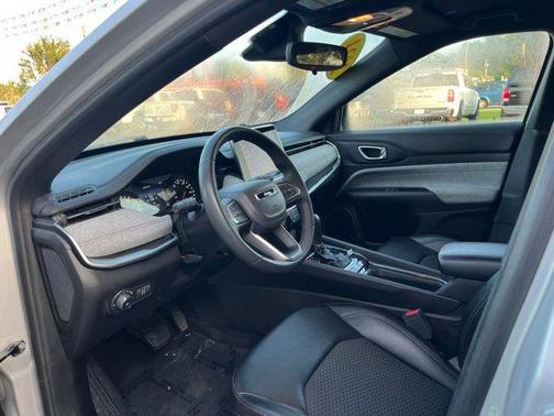 Silver Zynith Metallic Clearcoat 2024 Jeep Compass Latitude