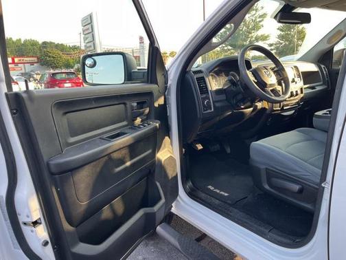 2018 RAM 2500 Tradesman Crew Cab 4x2 6'4' Box
