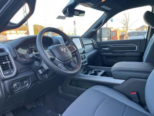 2024 RAM 2500 Big Horn Crew Cab 4x4 6'4' Box