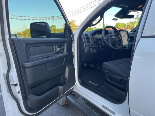 2025 RAM 2500 Tradesman Crew Cab 4x4 6'4' Box