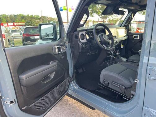 Anvil Clearcoat 2026 Jeep Gladiator Sport S