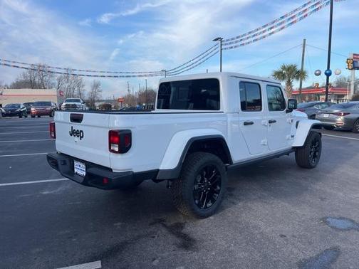2025 Jeep Gladiator Nighthawk