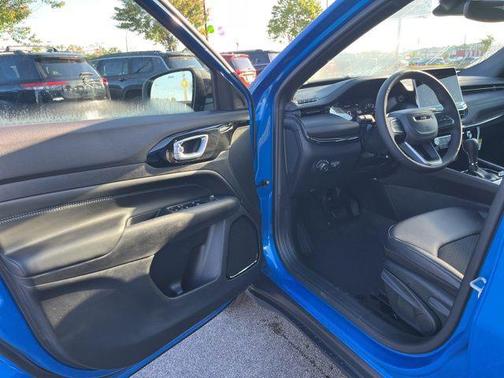 Hydro Blue Pearlcoat 2026 Jeep Compass Latitude