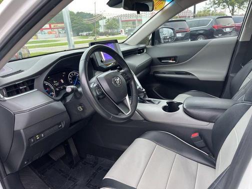 Pearl 2023 Toyota Venza LE