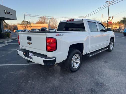 Summit White 2017 Chevrolet Silverado 1500 2LT