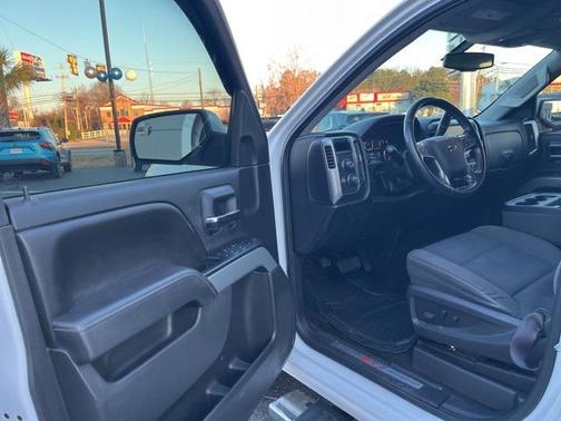 Summit White 2017 Chevrolet Silverado 1500 2LT