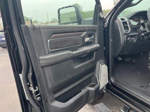 Diamond Black Crystal Pearlcoat 2026 RAM 2500 Laramie Crew Cab 4x4 6'4' Box