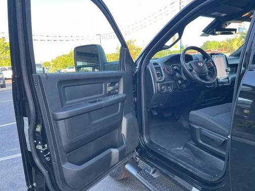 2025 RAM 2500 Tradesman Crew Cab 4x4 6'4' Box