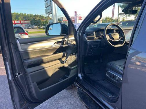 Baltic Gray Metallic Clearcoat 2026 Jeep Grand Wagoneer L 4x2