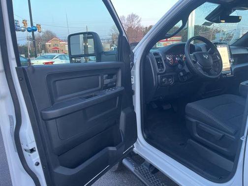 Bright White Clearcoat 2026 RAM 3500 Tradesman Crew Cab 4x4 8' Box