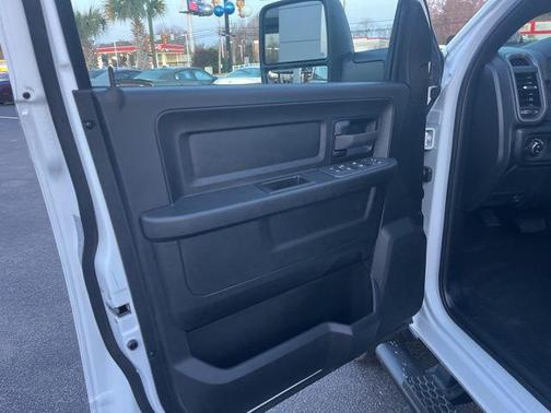 Bright White Clearcoat 2026 RAM 3500 Tradesman Crew Cab 4x4 8' Box