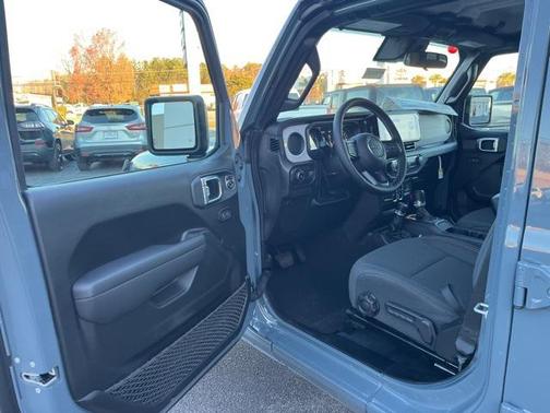 2025 Jeep Wrangler 4-Door Sahara 4x4