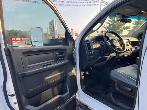 2017 RAM 2500 Tradesman Crew Cab 4x4 8' Box