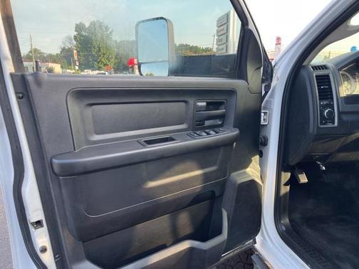 2017 RAM 2500 Tradesman Crew Cab 4x4 8' Box