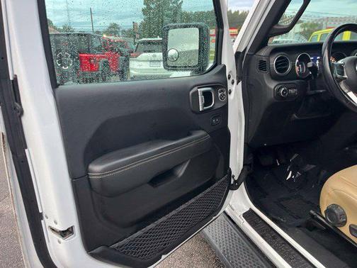Bright White Clearcoat 2019 Jeep Wrangler Unlimited Sahara