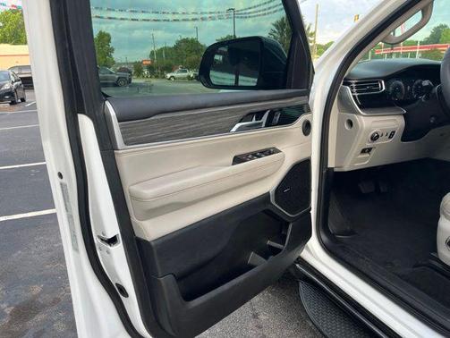Bright White Clearcoat 2023 Jeep Wagoneer Series III 4x4