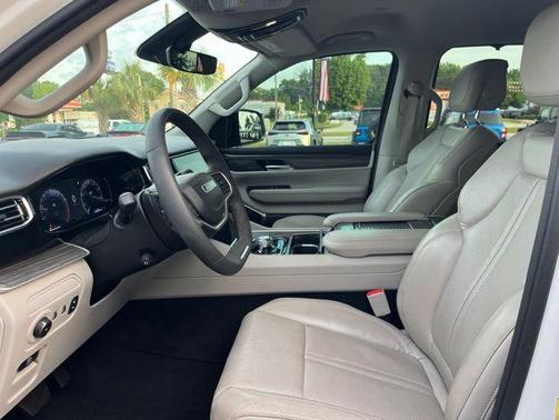 Bright White Clearcoat 2023 Jeep Wagoneer Series III 4x4