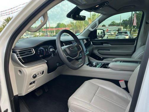 Bright White Clearcoat 2023 Jeep Wagoneer Series III 4x4