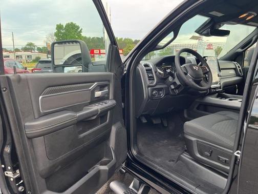 2025 RAM 2500 Big Horn Crew Cab 4x4 6'4' Box