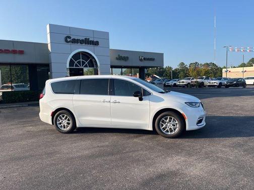 Bright White Clearcoat 2026 Chrysler Pacifica L