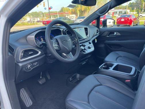 Bright White Clearcoat 2026 Chrysler Pacifica L