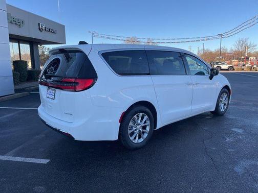 Bright White Clearcoat 2026 Chrysler Pacifica Limited