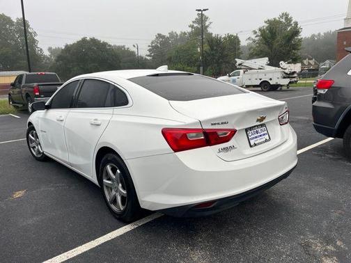 Summit White 2017 Chevrolet Malibu 1LT