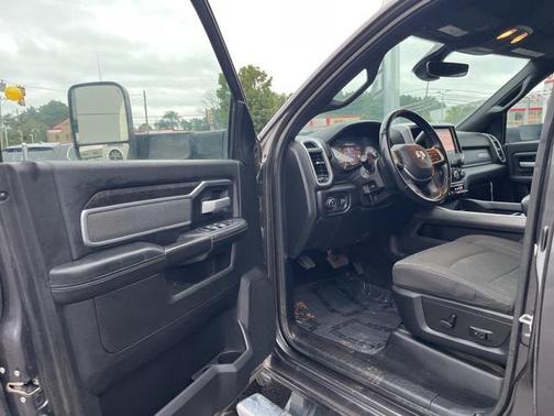2022 RAM 3500 Big Horn Crew Cab 4x4 8' Box