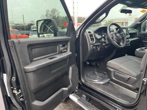 2024 RAM 3500 Tradesman Crew Cab 4x4 8' Box