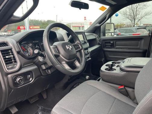 2024 RAM 3500 Tradesman Crew Cab 4x4 8' Box