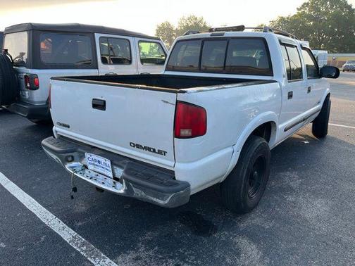 Summit White 2002 Chevrolet S-10 Base