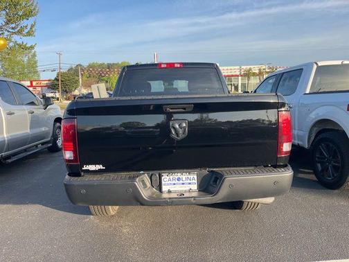 Diamond Black Crystal Pearlcoat 2024 RAM 1500 Classic Warlock Crew Cab 4x2 5'7' Box