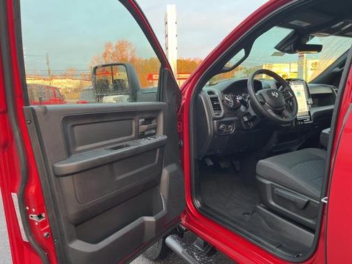 2026 RAM 2500 Tradesman Crew Cab 4x4 6'4' Box