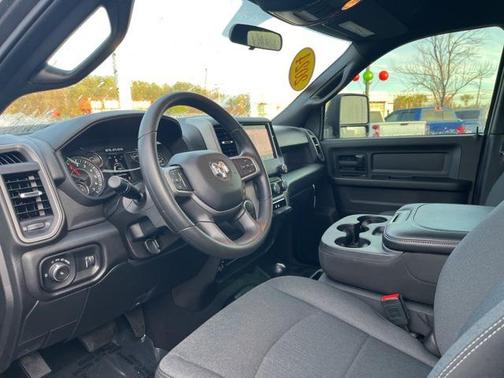 2024 RAM 2500 Tradesman Crew Cab 4x4 6'4' Box