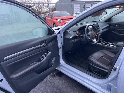 2025 Nissan Altima SR FWD