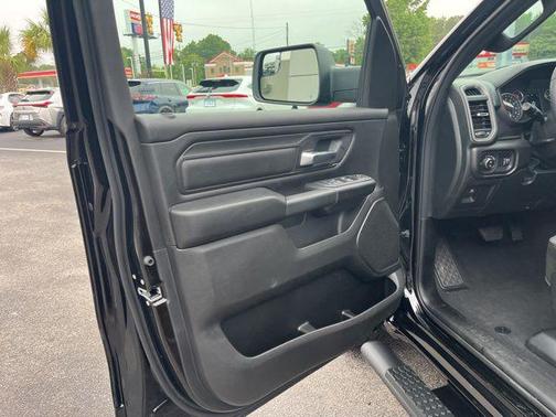 Diamond Black Crystal Pearlcoat 2026 RAM 1500 Express