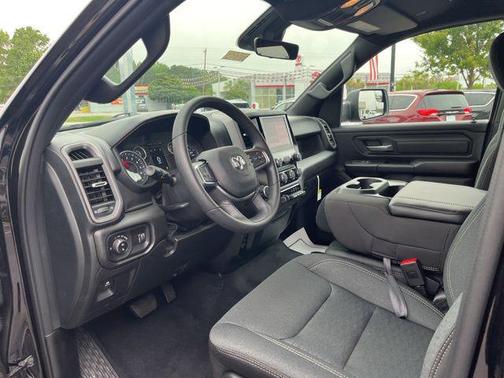 Diamond Black Crystal Pearlcoat 2026 RAM 1500 Express