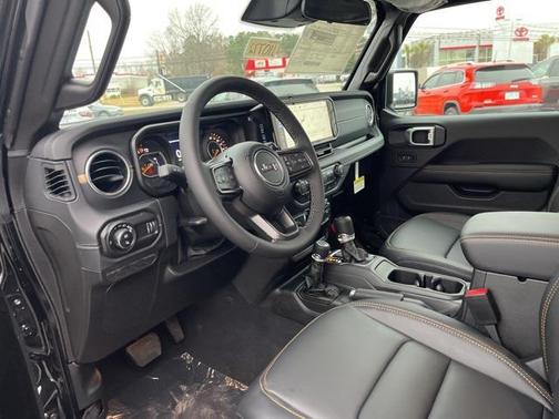 2026 Jeep Gladiator Sahara 4x4